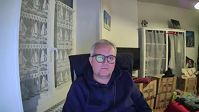 Snapshot of macdut67 chatting on 2, 11, 2025 macdut67 online show from 2, 11, 2025