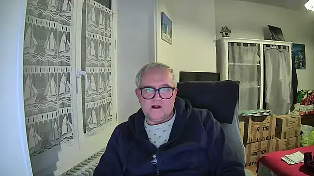 Snapshot of macdut67 chatting on 5, 1, 2026 macdut67 online show from 5, 1, 2026