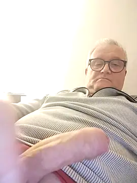 Snapshot of macdut67 chatting on 11, 4, 2026 macdut67 online show from 11, 4, 2026