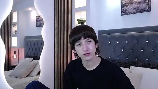 Emo Boy  online show from 1, 4, 2026