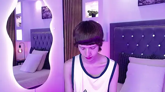Emo Boy  online show from 27, 4, 2026
