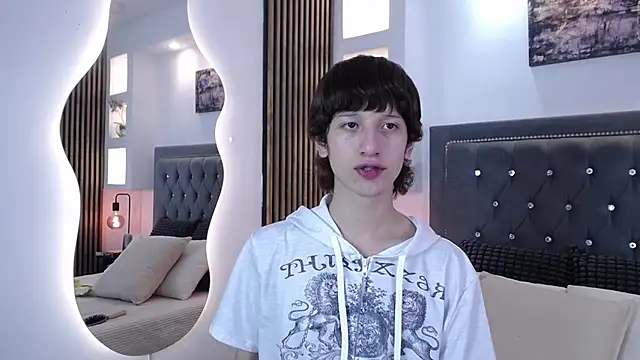 Emo Boy  online show from 28, 3, 2026