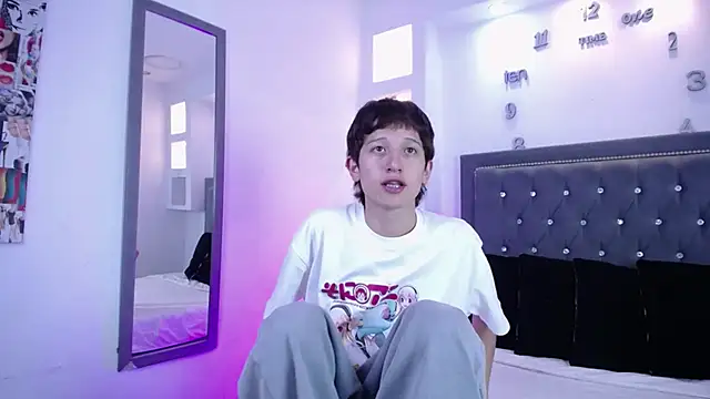 Emo Boy  online show from 18, 1, 2026