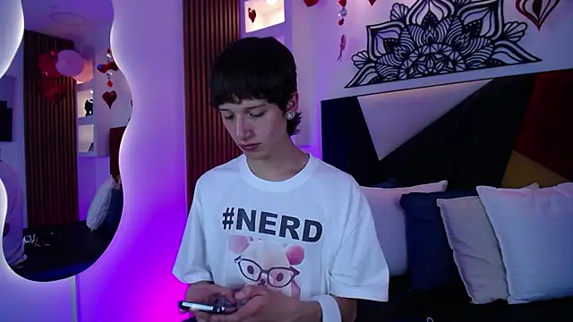 Emo Boy  online show from 15, 2, 2026