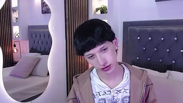 Emo Boy  online show from 22, 5, 2026