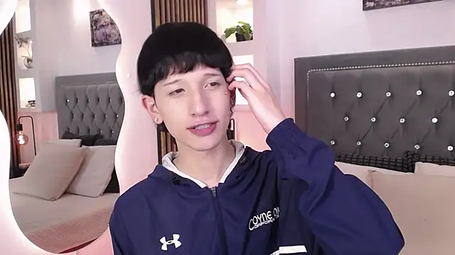 Emo Boy  online show from 25, 5, 2026