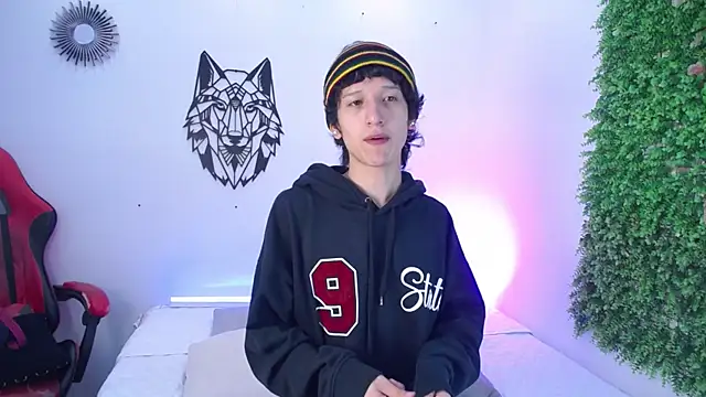 Emo Boy  online show from 4, 12, 2025