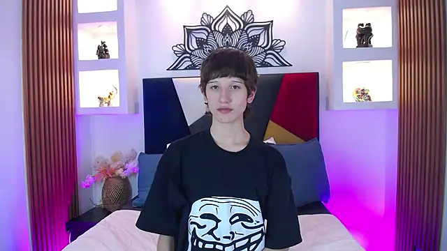 Emo Boy  online show from 28, 2, 2026