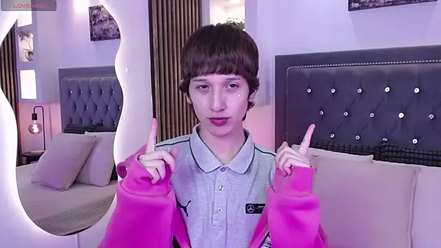 Emo Boy  online show from 8, 5, 2026