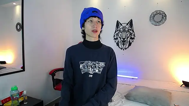 Emo Boy  online show from 17, 12, 2025