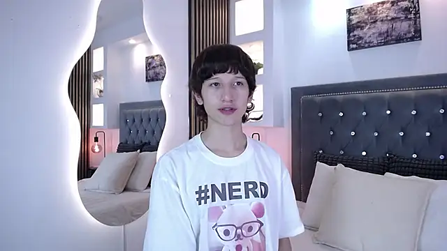 Emo Boy  online show from 13, 3, 2026