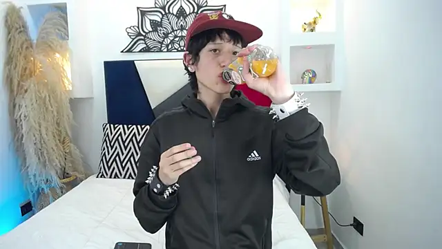 Emo Boy  online show from 17, 11, 2025