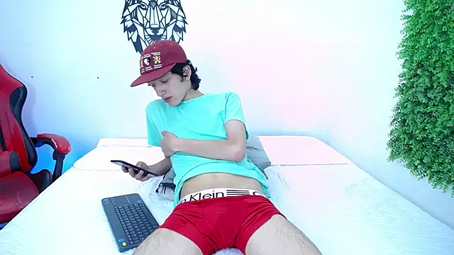 Emo Boy  online show from 17, 11, 2025