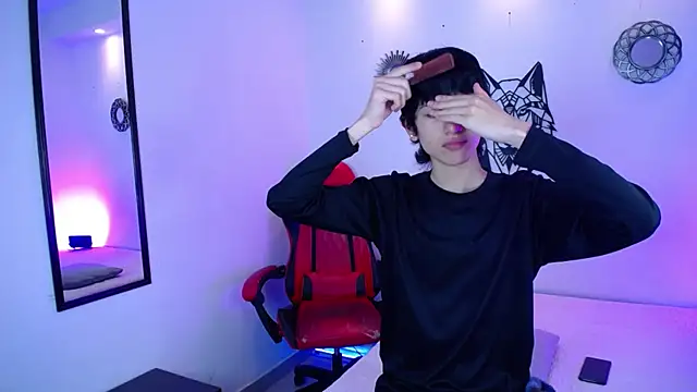 Emo Boy  online show from 21, 12, 2025