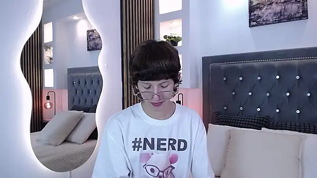 Emo Boy  online show from 26, 3, 2026