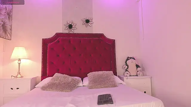 Sara Collinss  online show from 2, 11, 2025