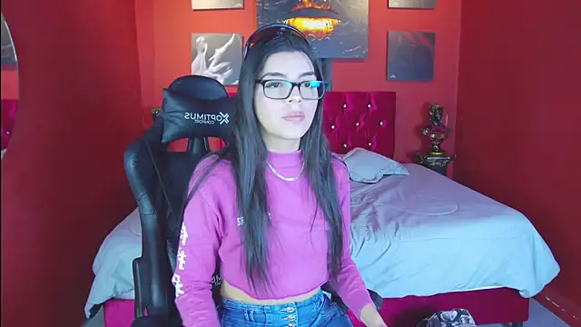 Aranzza Ross online show from 5, 11, 2025