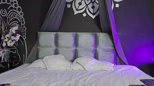 Aranzza Ross online show from 2, 12, 2025