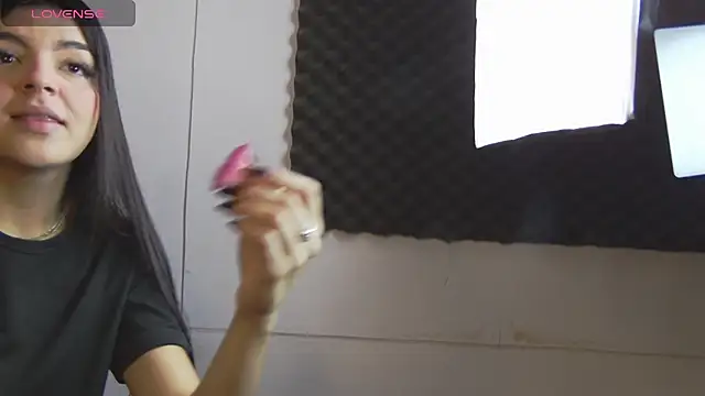 Aranzza Ross online show from 1, 11, 2025