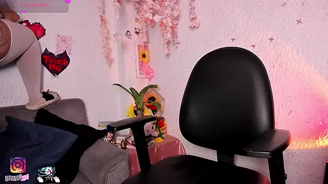 Emilycollei online show from 17, 5, 2026