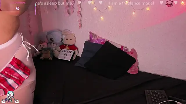 Emilycollei online show from 6, 11, 2025