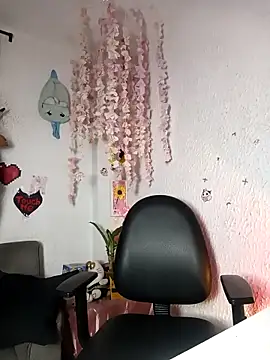 Emilycollei online show from 7, 5, 2026