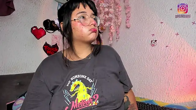 Emilycollei online show from 7, 4, 2026