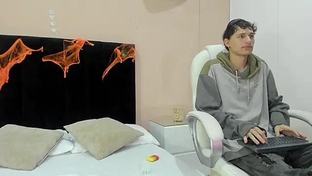 Taylor and exidt online show from 23, 10, 2025