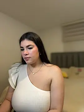 Snapshot of Isabella_LaRue chatting on 16, 2, 2026 Isabella LaRue online show from 16, 2, 2026