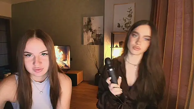 MayaGlow online show from 5, 12, 2025