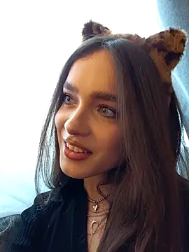 MayaGlow online show from 7, 11, 2025