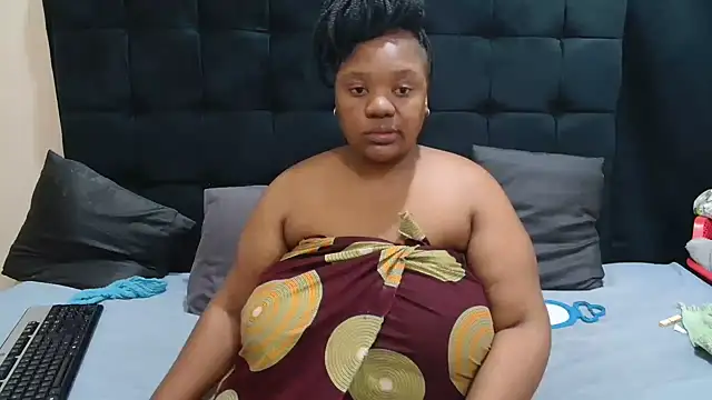 Snapshot of CaramelBootty chatting on 13, 7, 2026 CaramelBootty online show from 13, 7, 2026