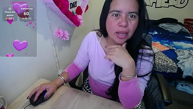 Snapshot of Miss__kendra_ chatting on 5, 4, 2026 Miss kendra online show from 5, 4, 2026