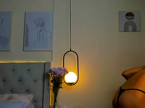 Snapshot of Chloe_Celeste chatting on 11, 11, 2025 Chloe Celeste online show from 11, 11, 2025