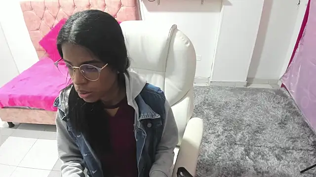 thianahorny online show from 9, 11, 2025