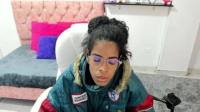 thianahorny online show from 4, 12, 2025