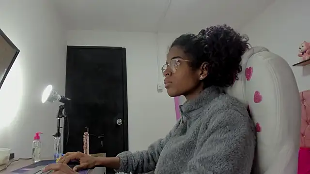 thianahorny online show from 9, 2, 2026