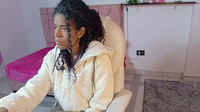 thianahorny online show from 4, 4, 2026