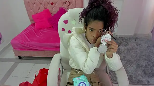 thianahorny online show from 11, 2, 2026