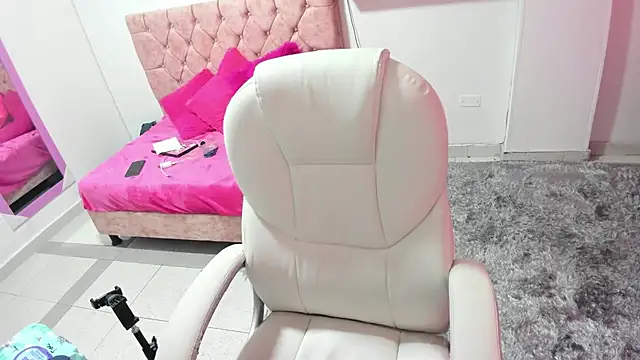 thianahorny online show from 5, 11, 2025