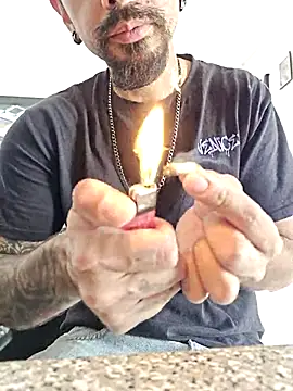 Juicydick420-xxx online show from 25, 3, 2026