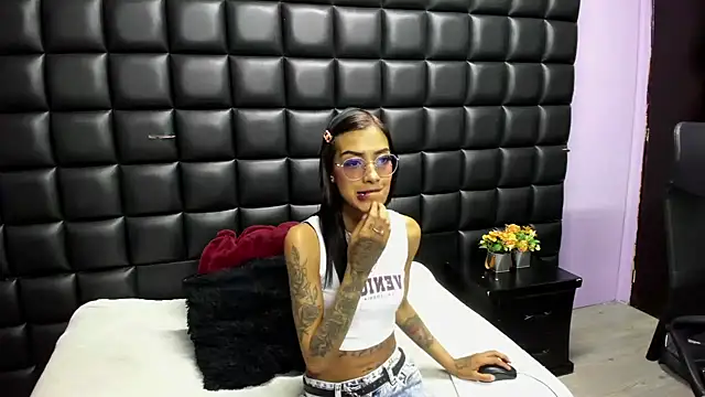 KarlaSlutSkinny   online show from 9, 10, 2025