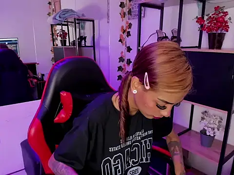 KarlaSlutSkinny   online show from 19, 12, 2025