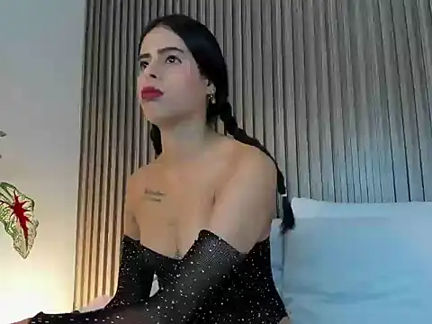 laura maite  online show from 10, 10, 2025