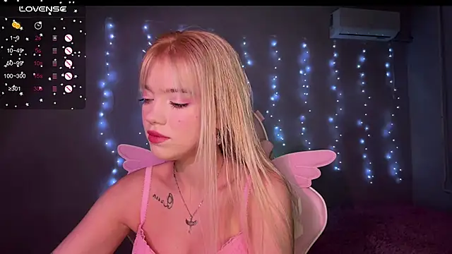 myprettylola online show from 5, 12, 2025