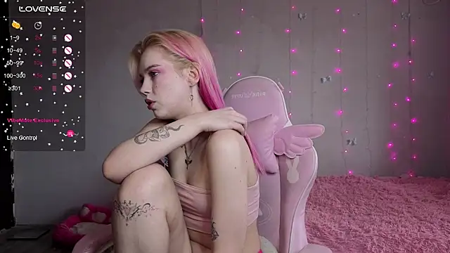 myprettylola online show from 10, 5, 2026