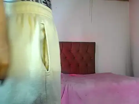 Snapshot of VeryHotGill chatting on 10, 10, 2025 VeryHotGill online show from 10, 10, 2025