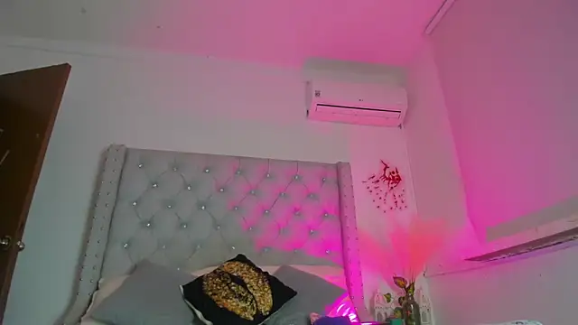 Snapshot of ChocoBunny1 chatting on 12, 11, 2025 ChocoBunny1 online show from 12, 11, 2025