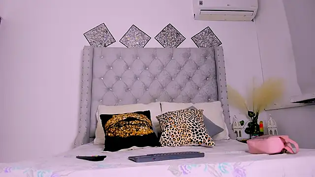 Snapshot of ChocoBunny1 chatting on 14, 10, 2025 ChocoBunny1 online show from 14, 10, 2025