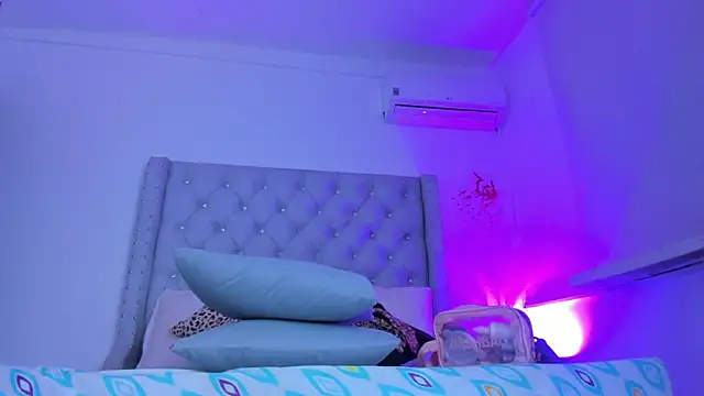 Snapshot of ChocoBunny1 chatting on 18, 11, 2025 ChocoBunny1 online show from 18, 11, 2025